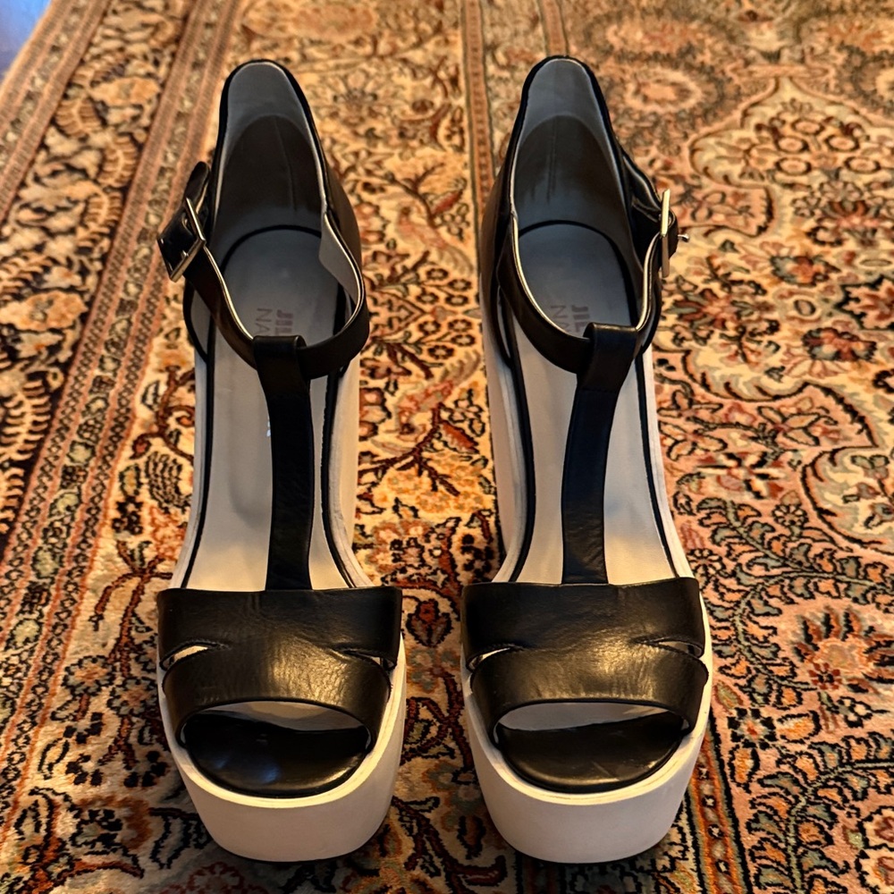 Jill Sanders Navy Black Platform Sandals (size 8)